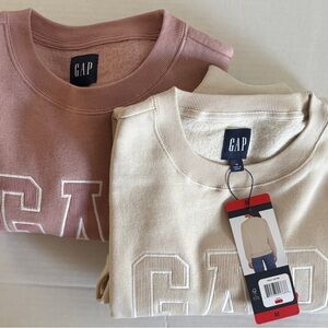 Gap Women’s Logo Crewneck Sweatshirt Bundle of 2